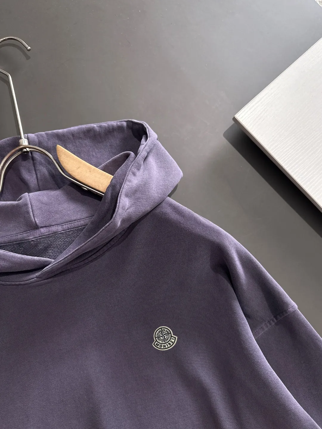 Next day shipping P720 Stone lsland/stone island high quality 2025 autumn and winter new casual heavy industry suit exclusively developed by yb! High quality production! The top version of the trading company channel order, external orders for imported custom fabrics, high breathability and comfort, impeccable details, absolutely worth buying! This type of suit is also a must-have for lazy people. You don’t have to think about how to match it, you can just get it in one set! Brand element design concept, delicate and soft feel! It presents a casual cut and the upper body shape is great! On sale simultaneously on the official website! From a high-end men's positioning brand, the low-key luxury taste is irresistible! Exquisite workmanship and impeccable quality! The overall style is simple, fashionable and timeless, fully meeting the requirements of stylish and tasteful dressing! Sizes: S to XXL (or state your height and weight when placing an order)